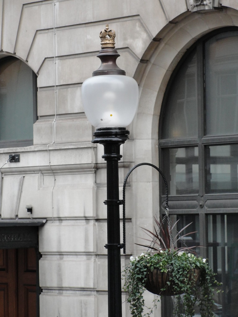 Lampost with Crown